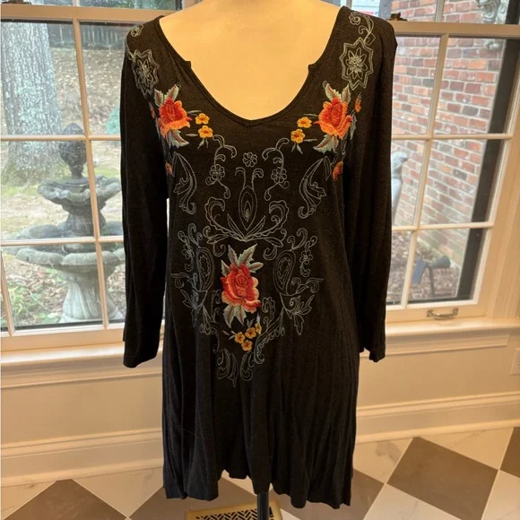 Charcoal grey tunic with pink, yellow, and turquoise floral embroidery. - Picture 4 of 4